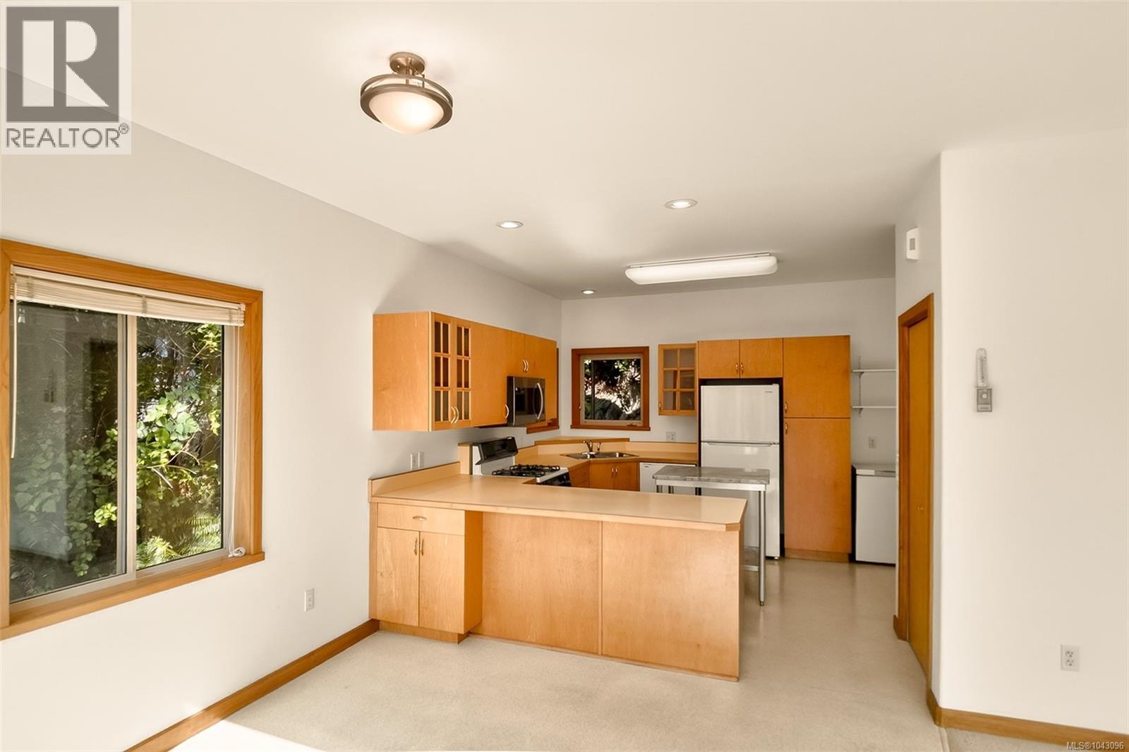 300 Fourth St, Tofino