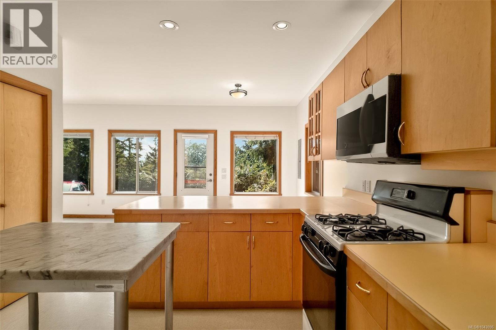 300 Fourth St, Tofino
