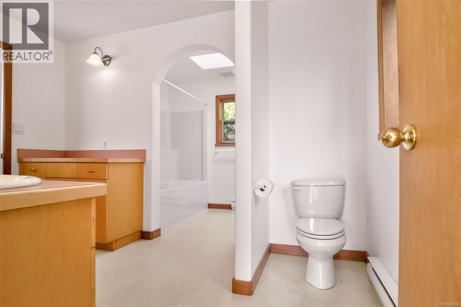 300 Fourth St, Tofino