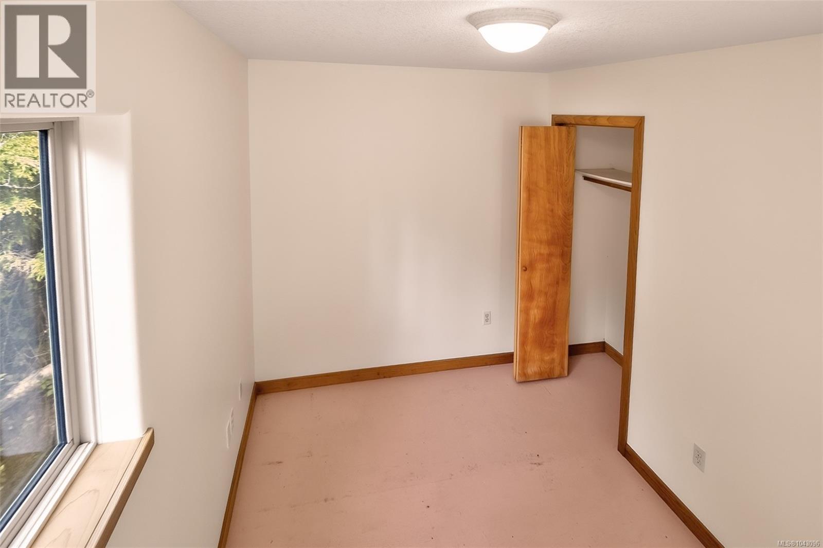 300 Fourth St, Tofino