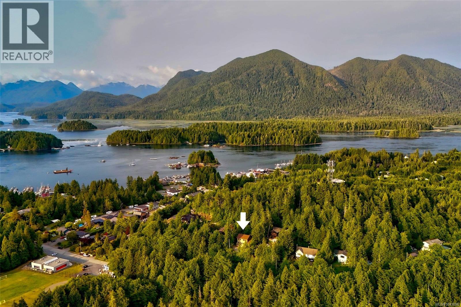 300 Fourth St, Tofino