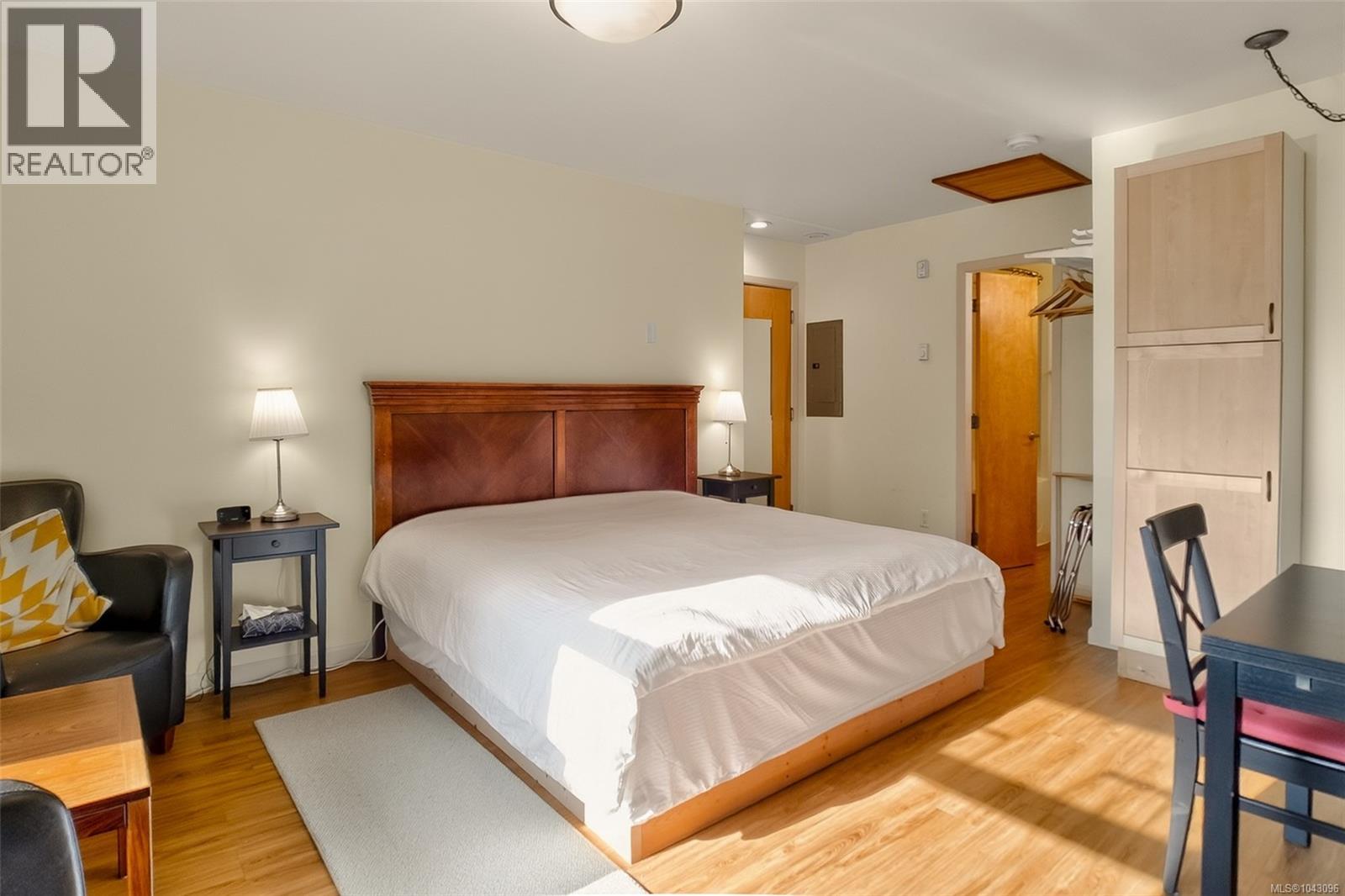300 Fourth St, Tofino