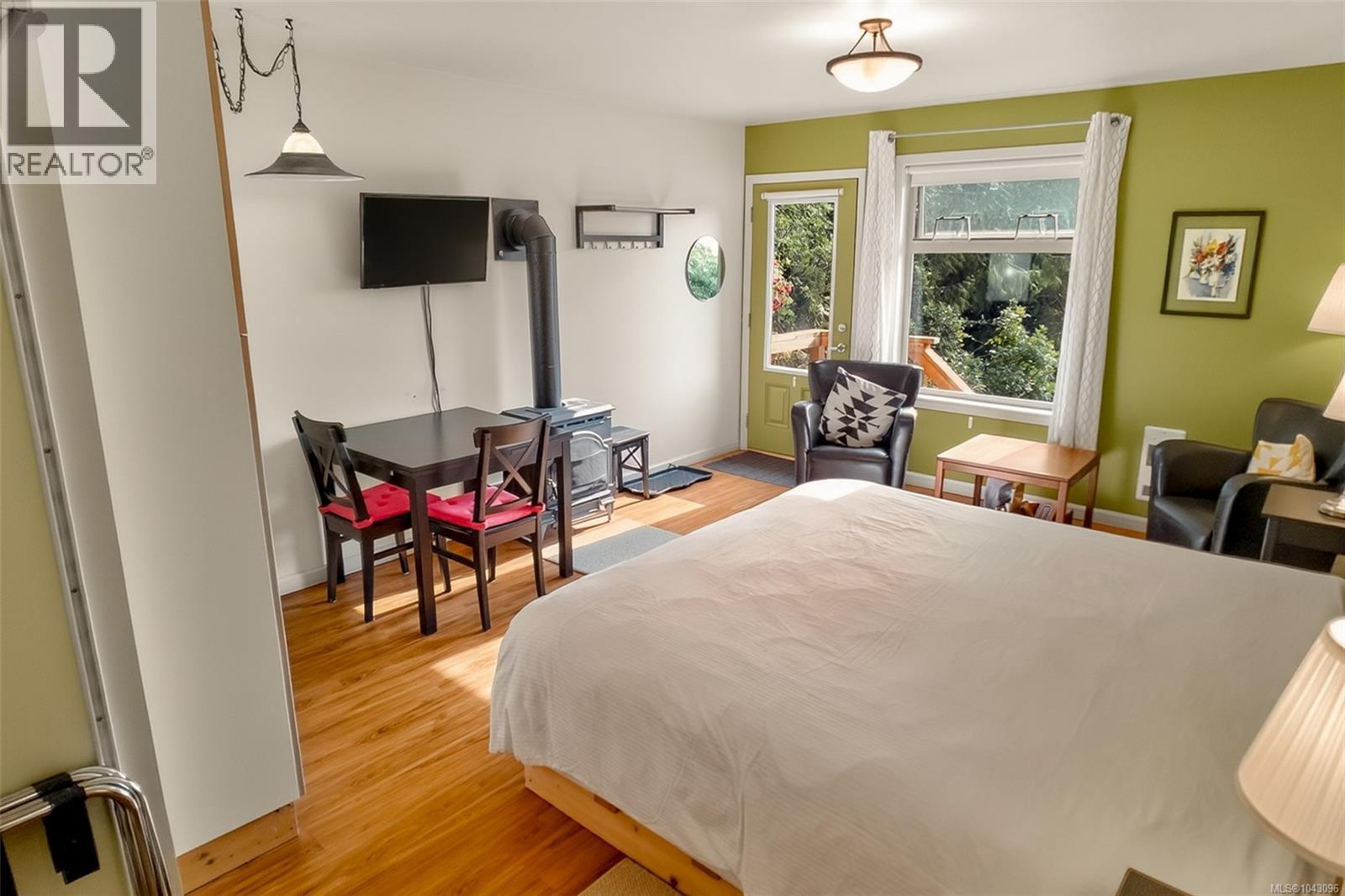 300 Fourth St, Tofino