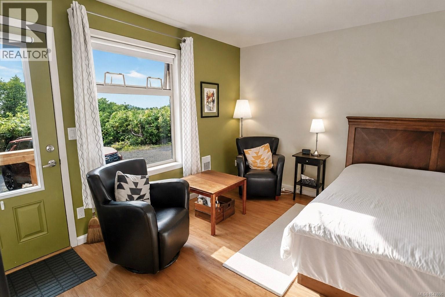 300 Fourth St, Tofino