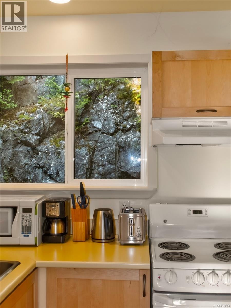 300 Fourth St, Tofino