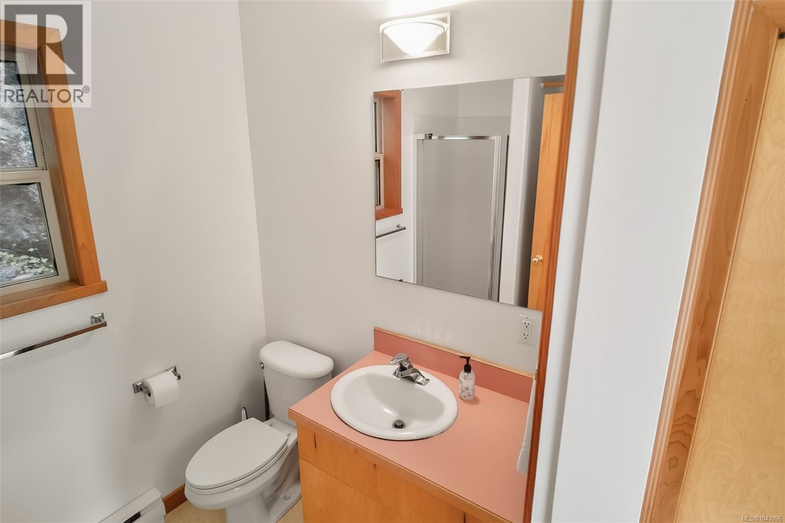 300 Fourth St, Tofino