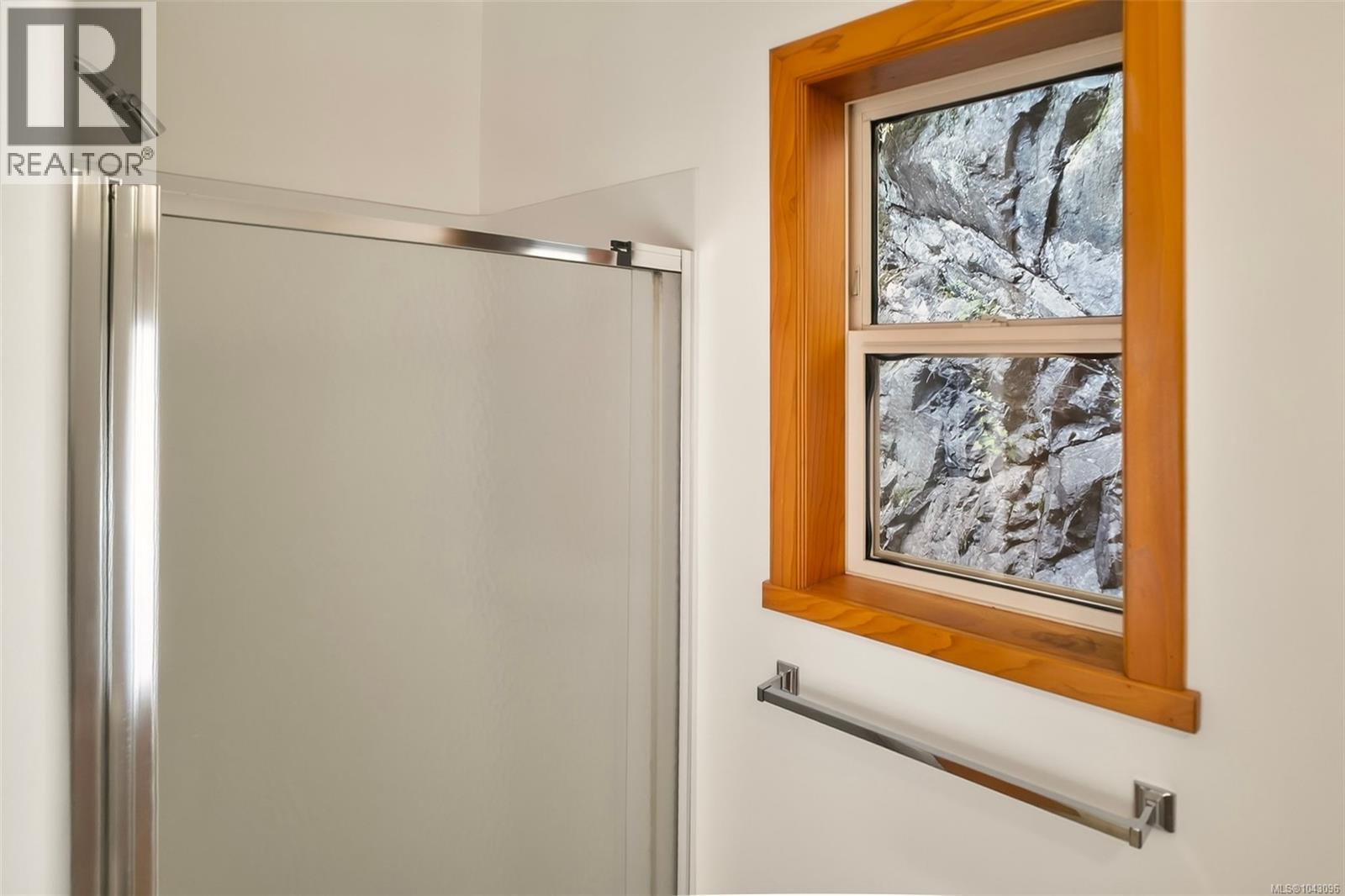 300 Fourth St, Tofino