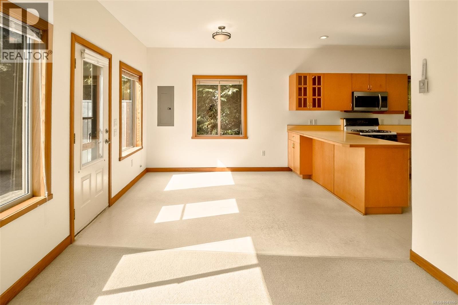 300 Fourth St, Tofino