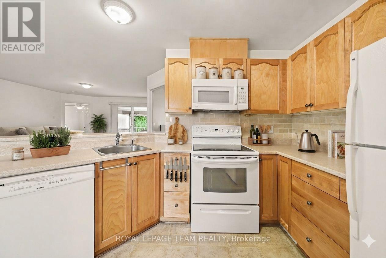 Condos for Sale in Ottawa – 515 PUMPKIN PATCH PRIVATE, Ottawa – By Peter Sagos - Image 9