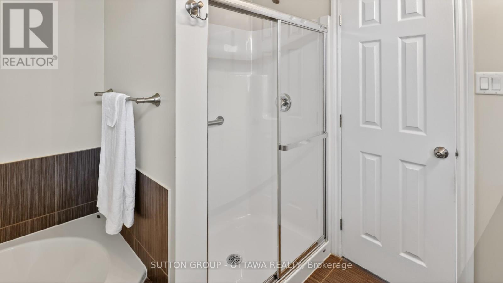 104 PASSAGEWAY PRIVATE - 31