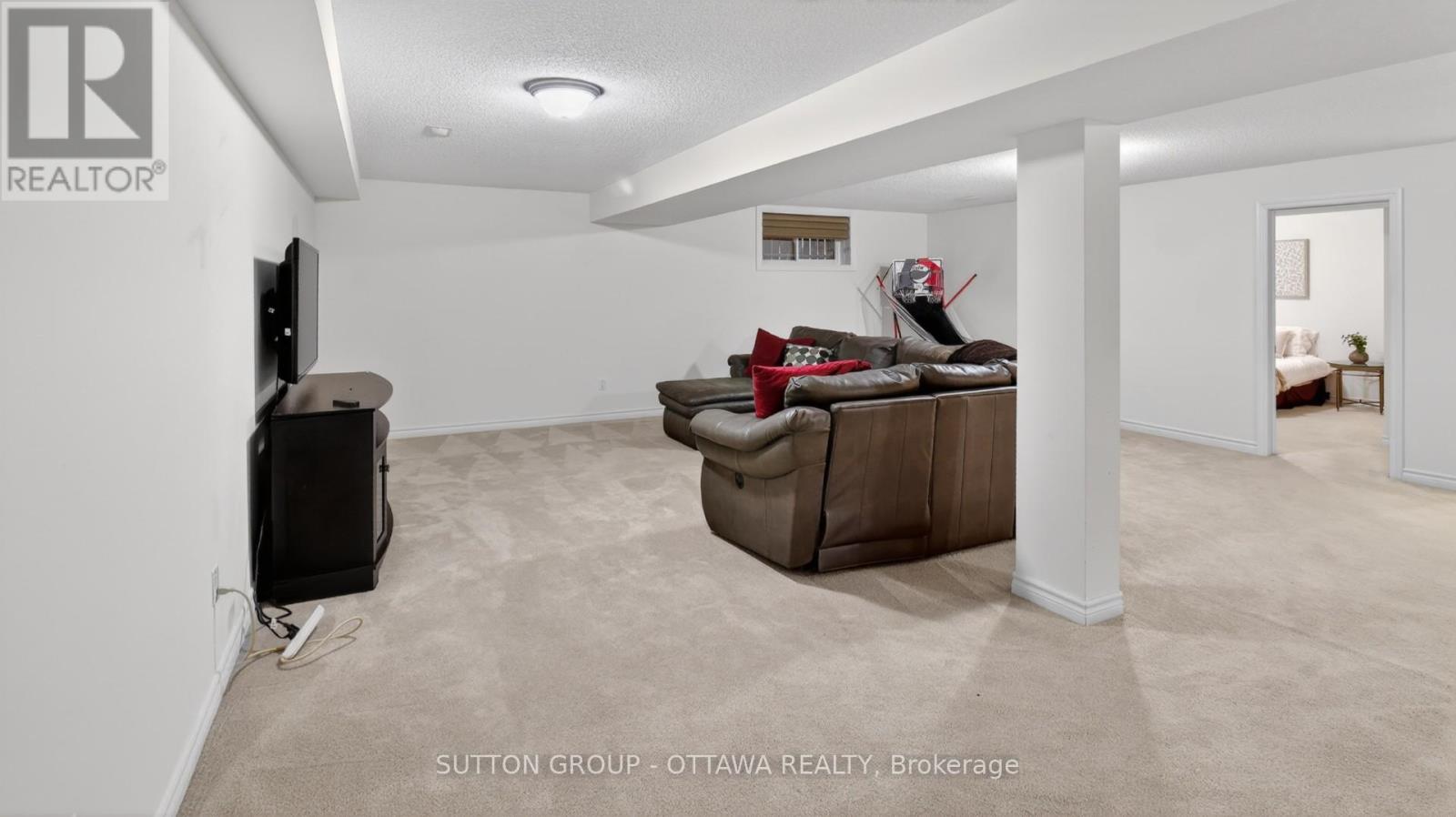 104 PASSAGEWAY PRIVATE - 36