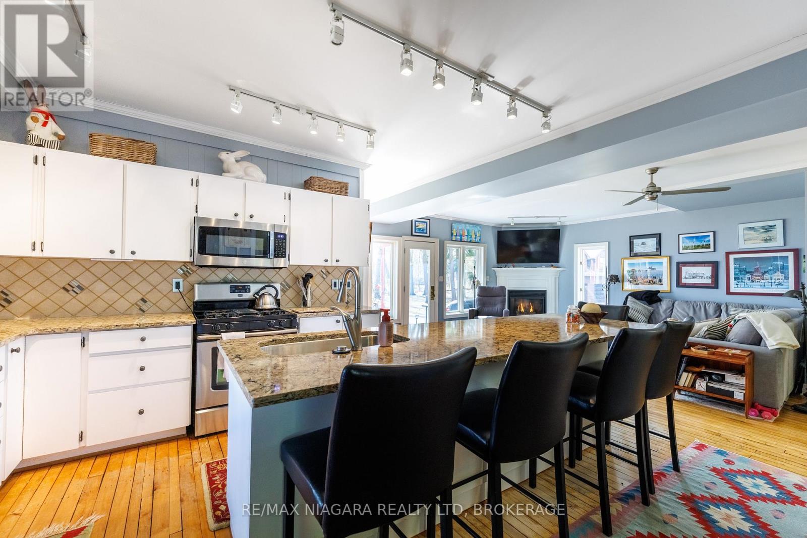 725 POINT ABINO ROAD S - Image 13