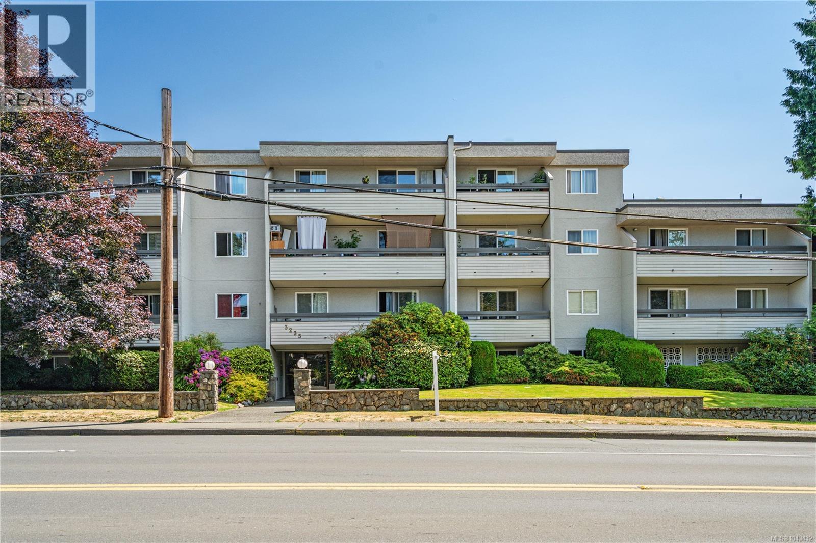 #209 3235 Quadra St - 1