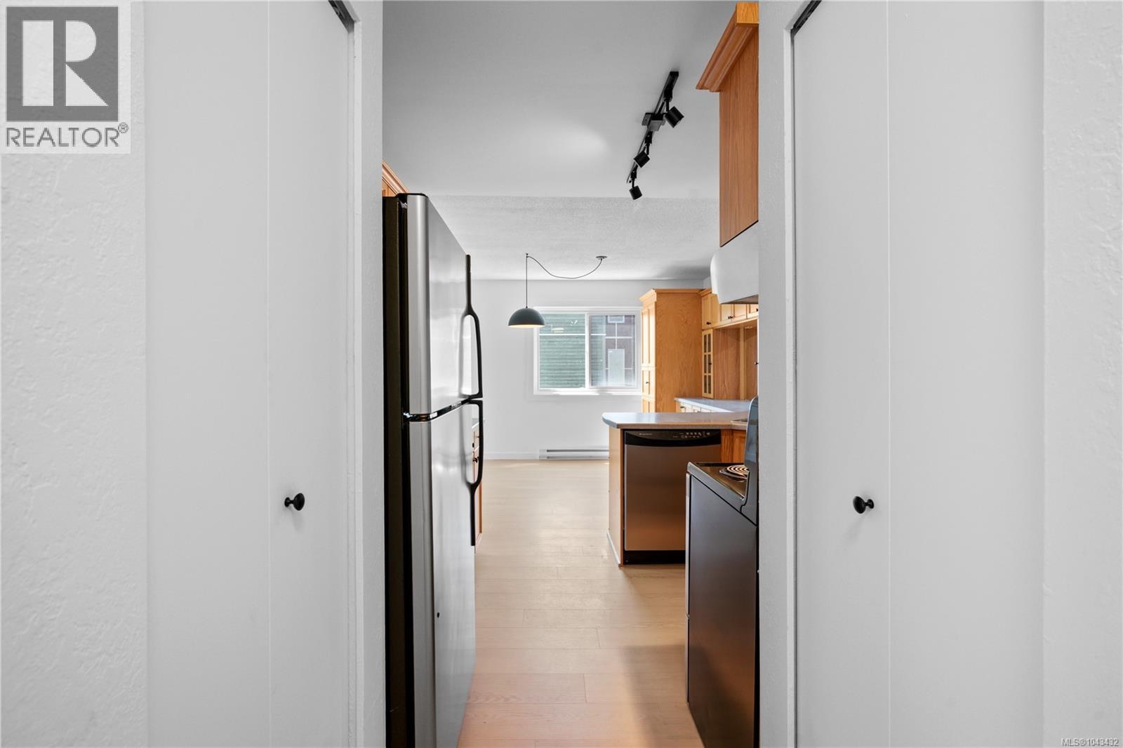 #209 3235 Quadra St - 14