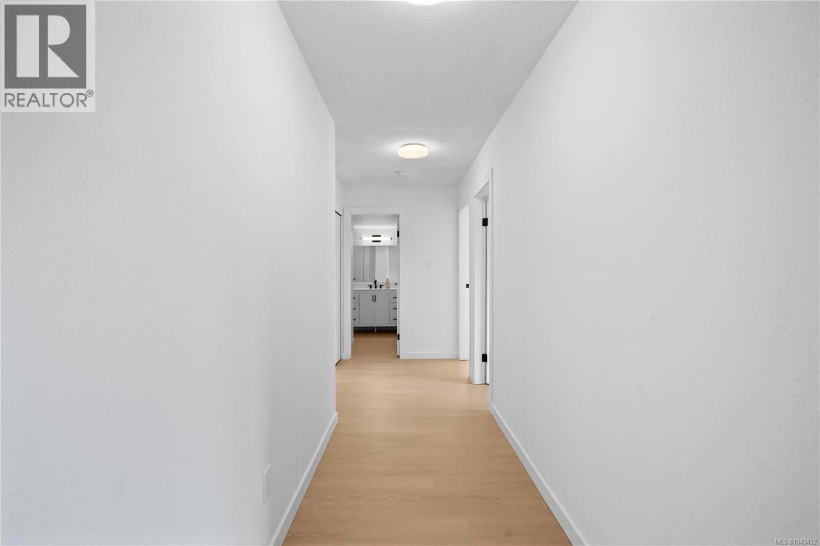 #209 3235 Quadra St - 15