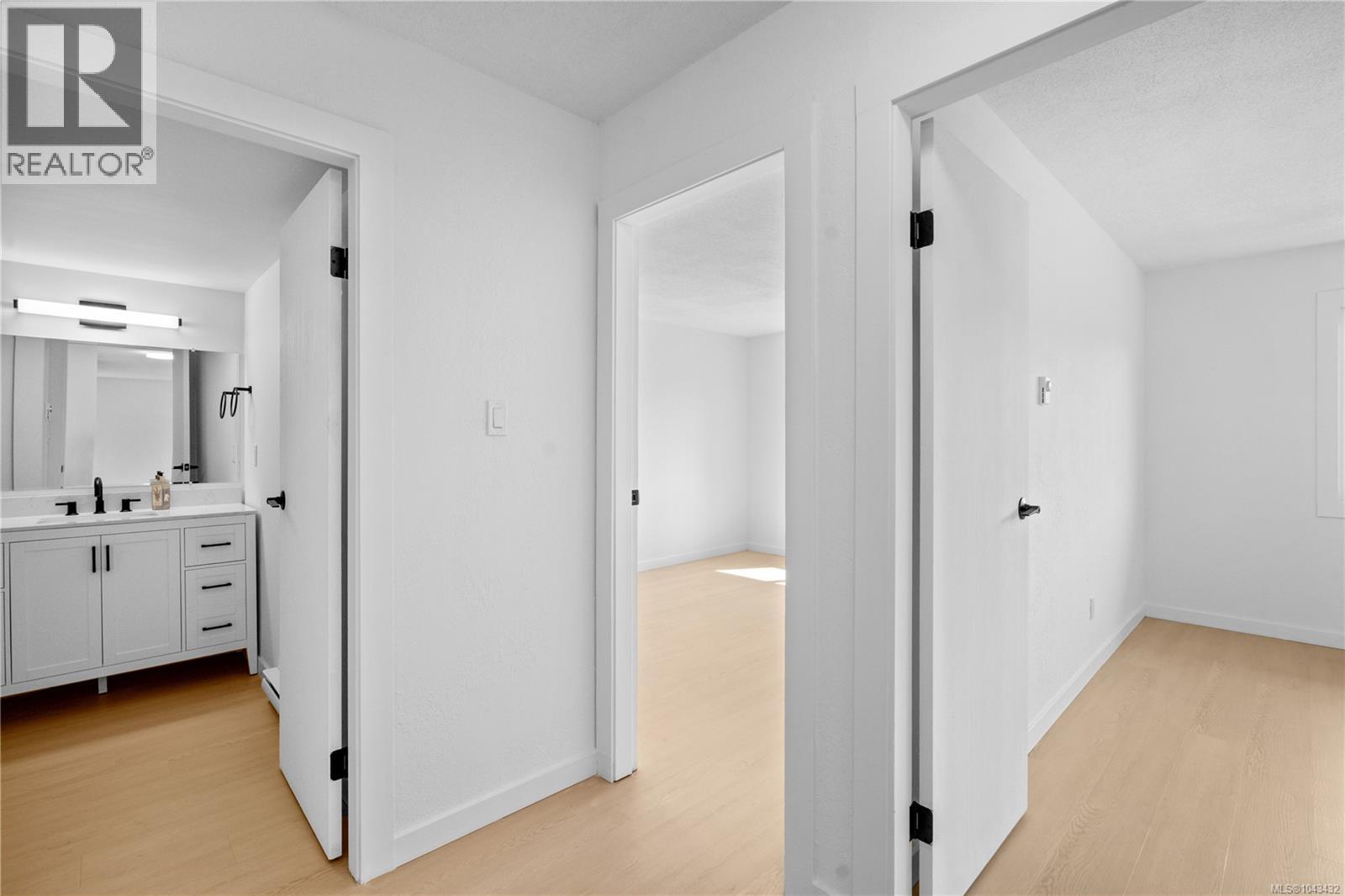 #209 3235 Quadra St - 16