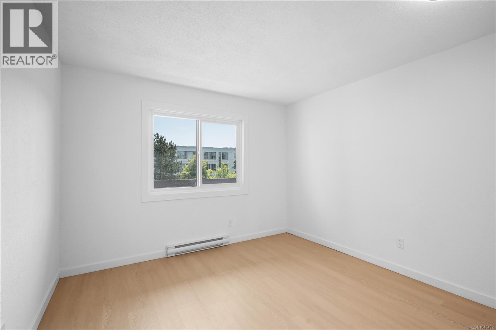 #209 3235 Quadra St - 17