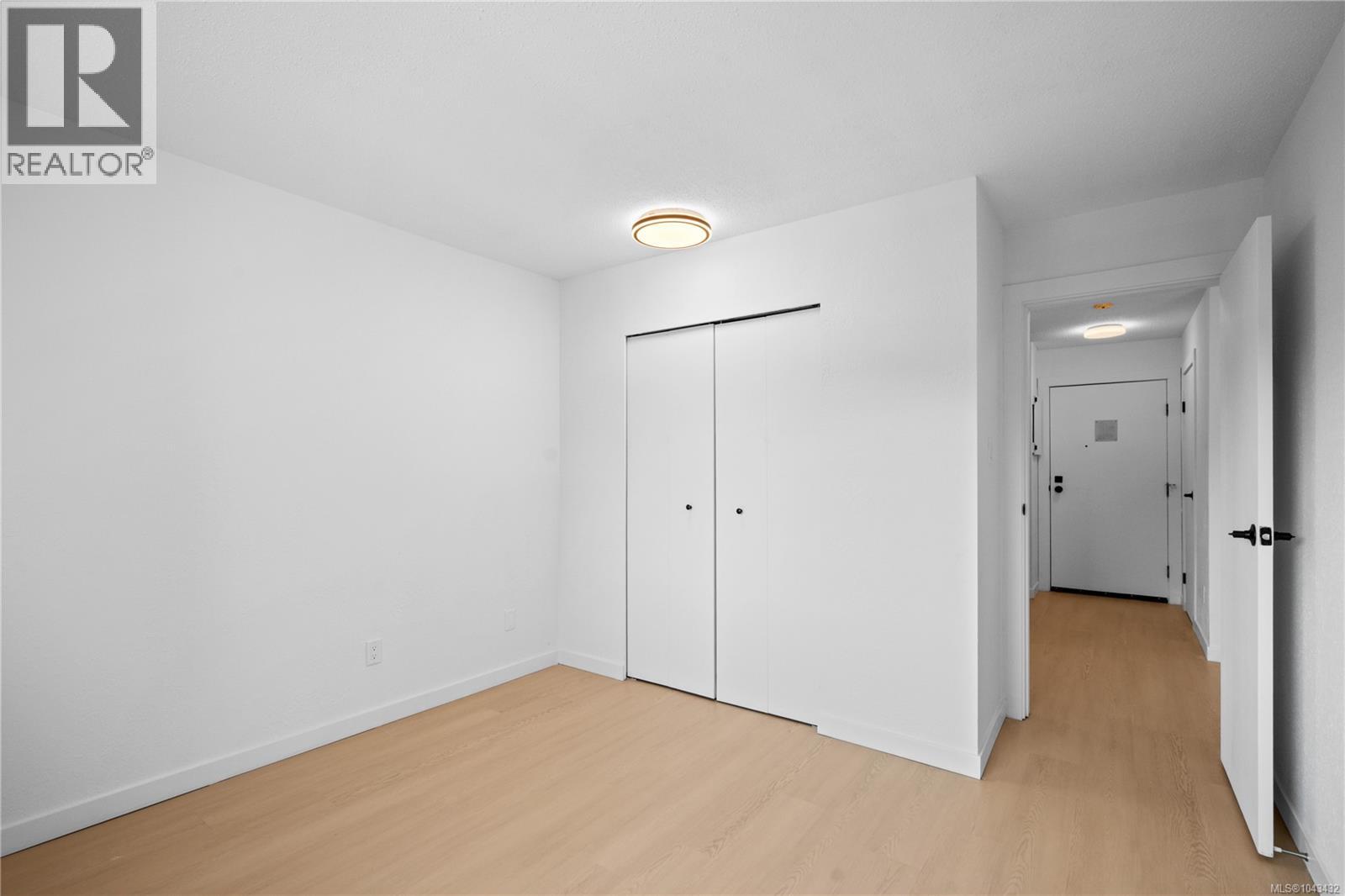 #209 3235 Quadra St - 18