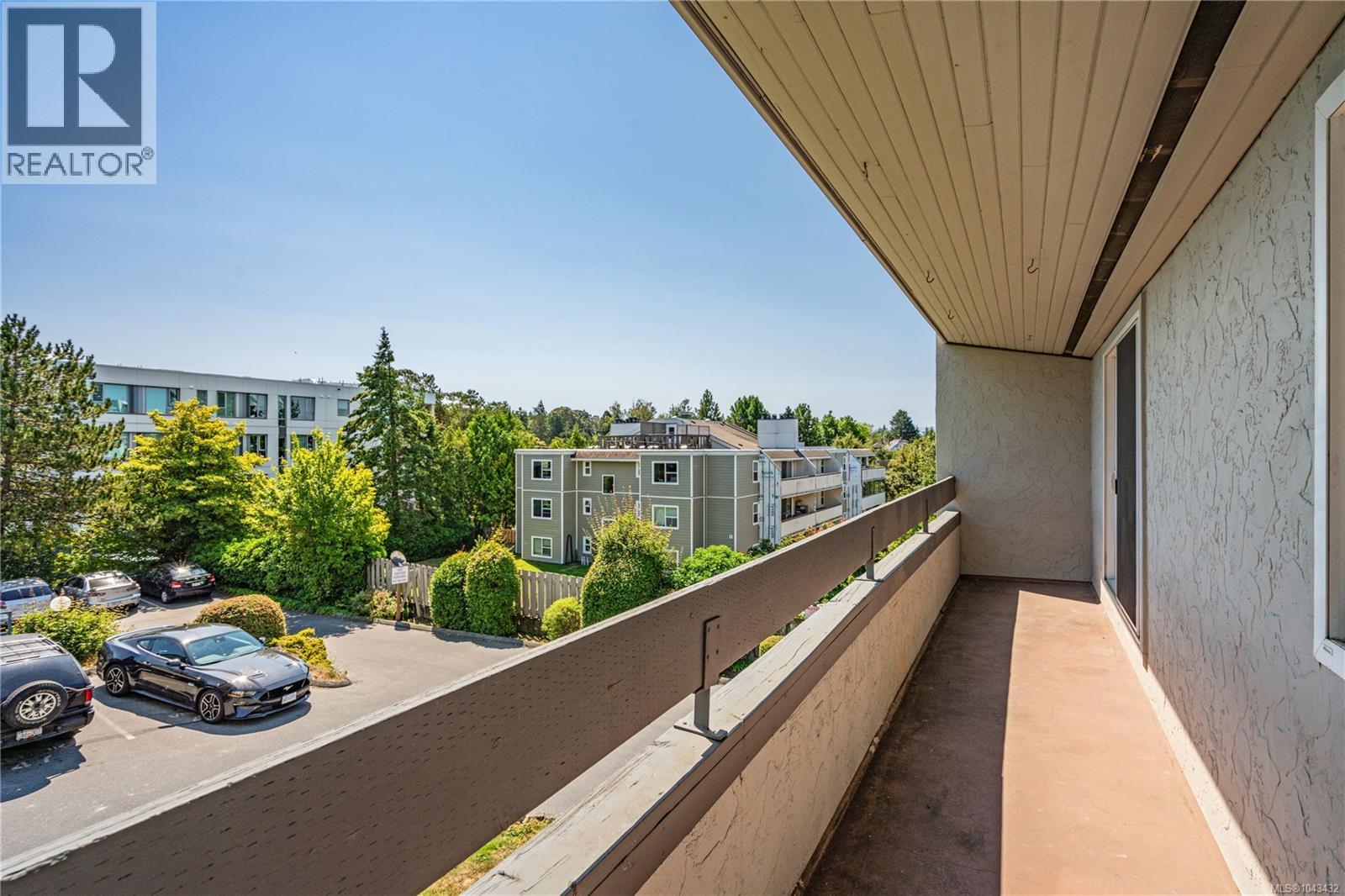 #209 3235 Quadra St - 23