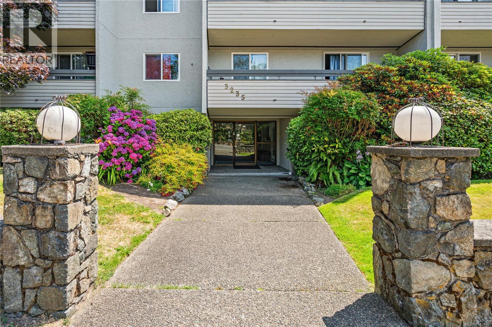 #209 3235 Quadra St - 26