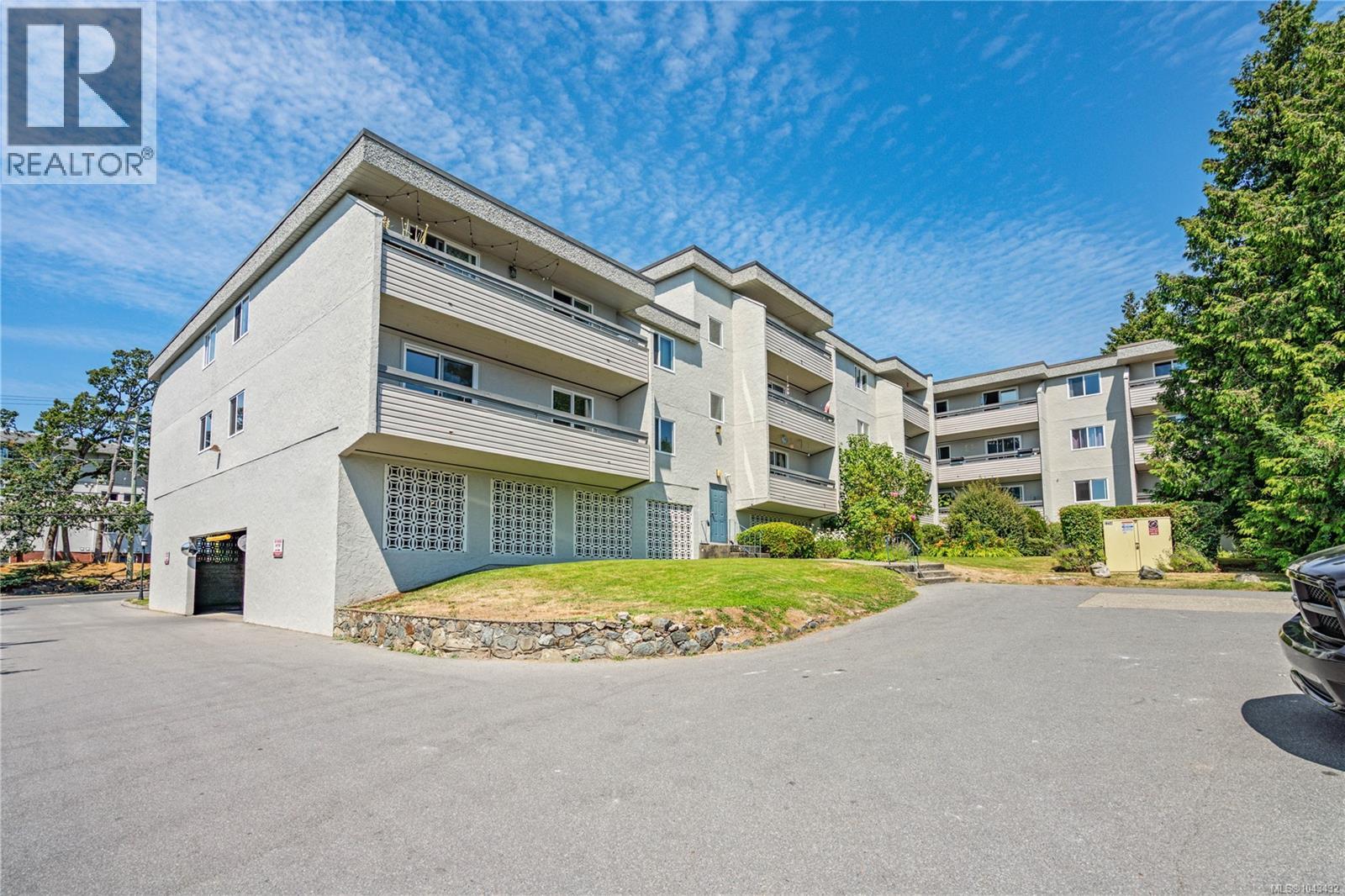 #209 3235 Quadra St - 29