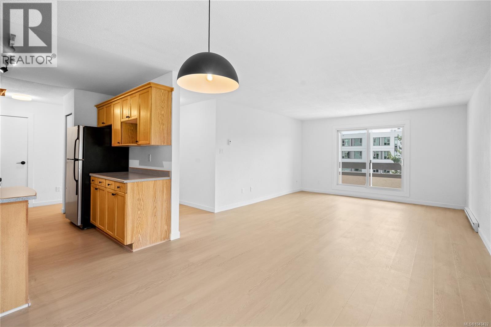 #209 3235 Quadra St - 3