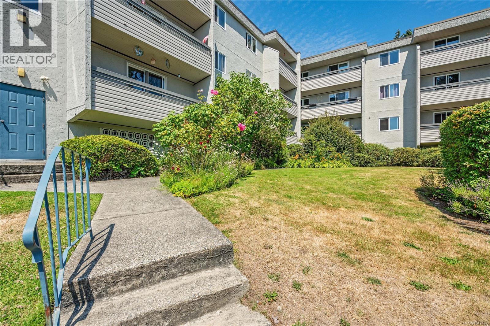 #209 3235 Quadra St - 31