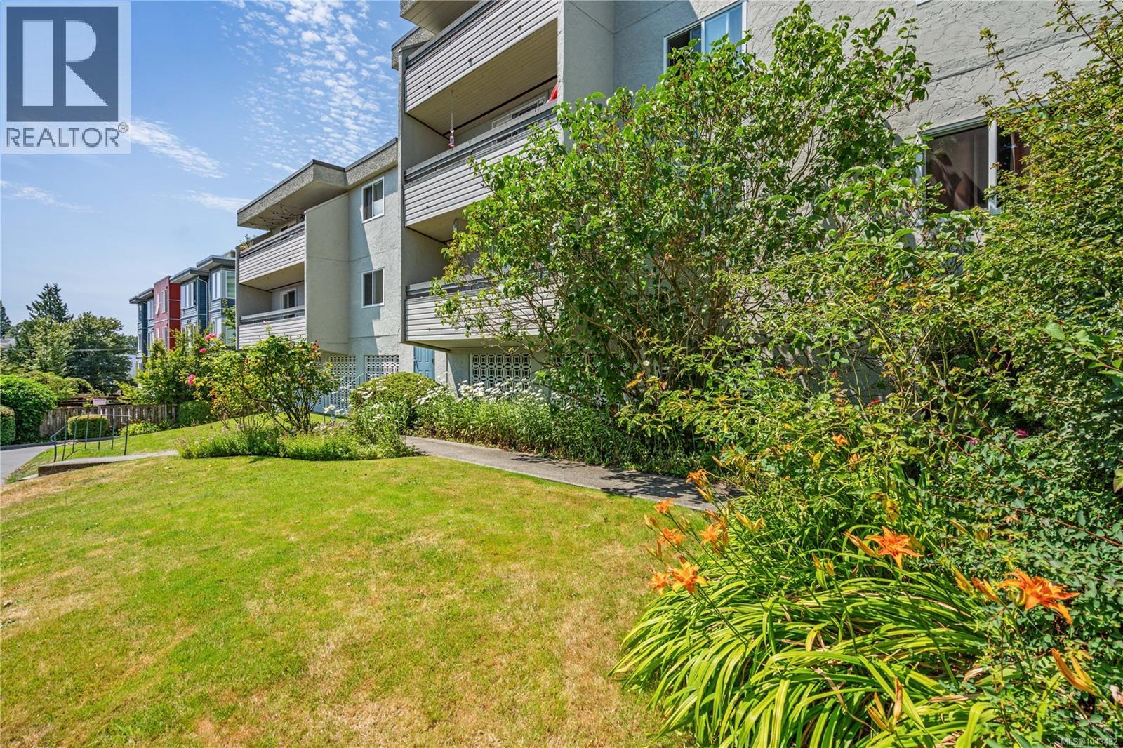 #209 3235 Quadra St - 33