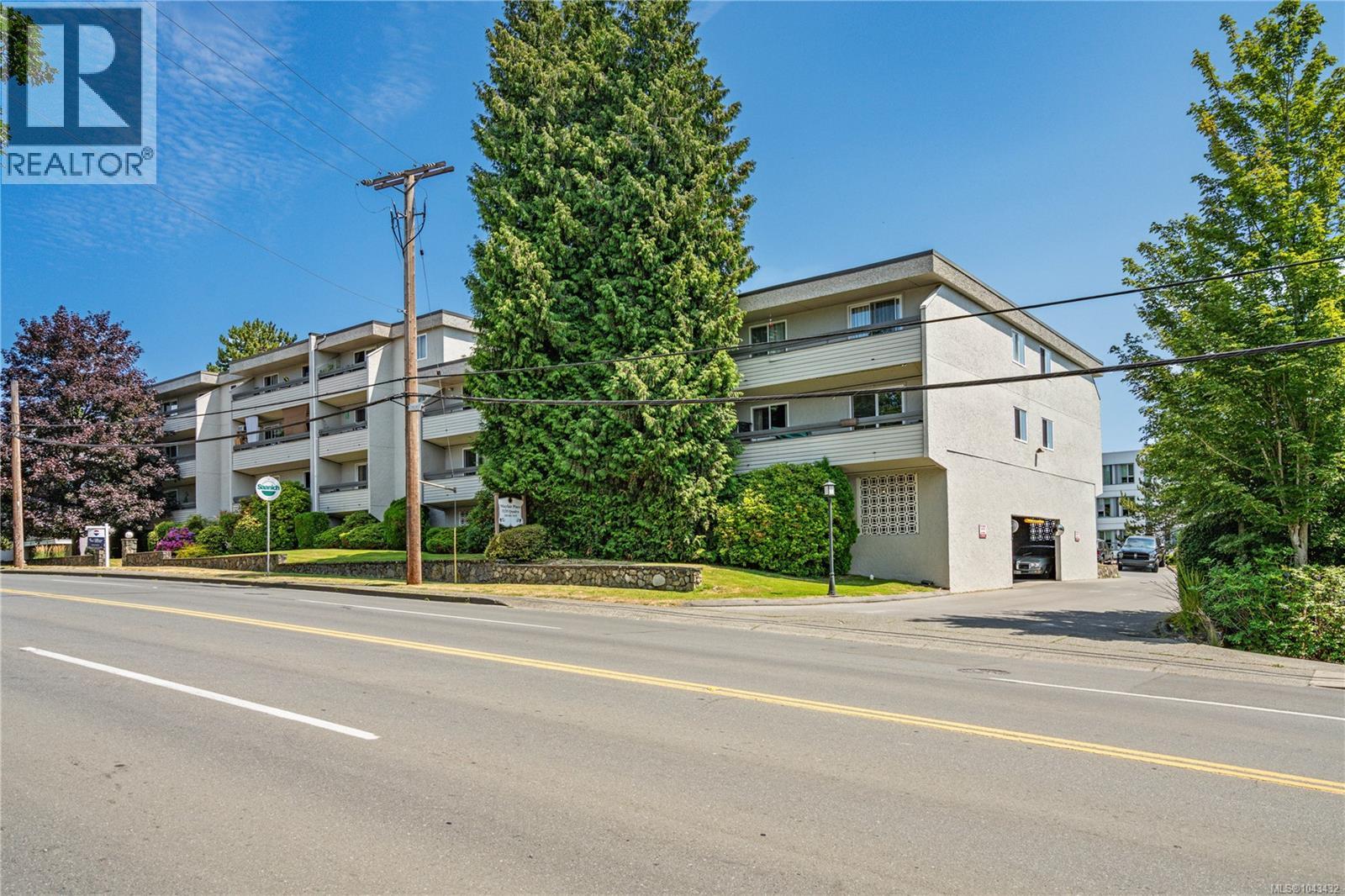 #209 3235 Quadra St - 36