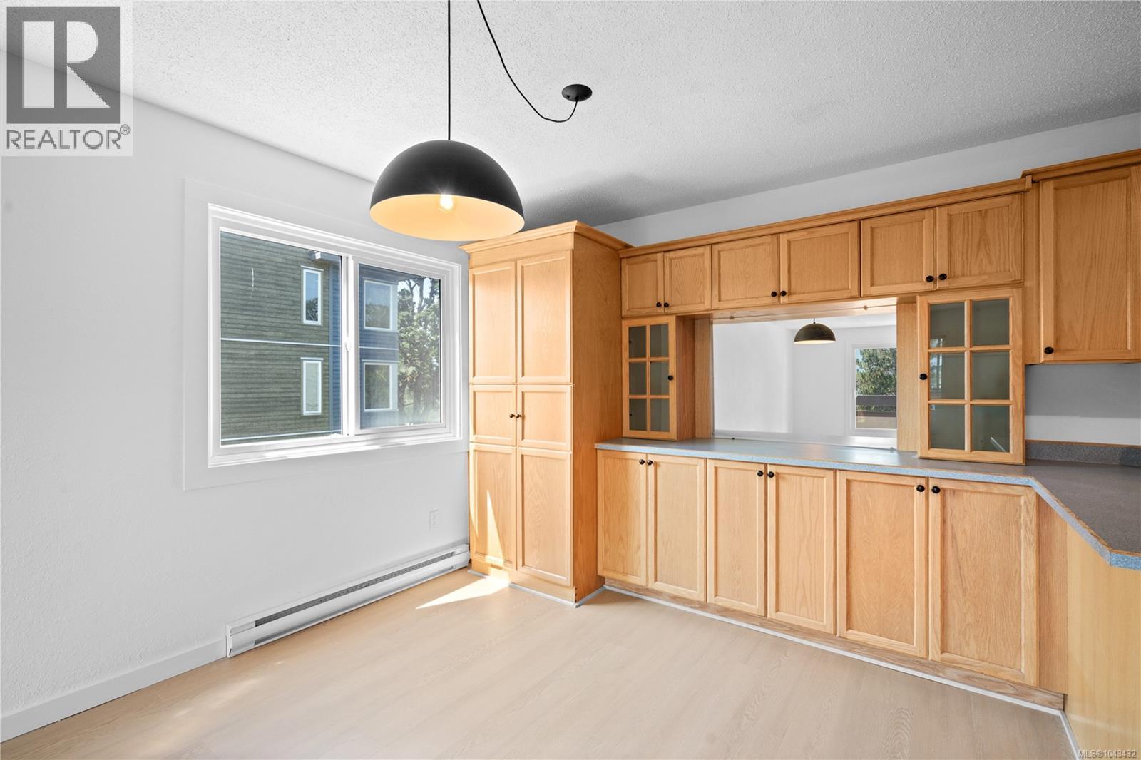 #209 3235 Quadra St - 5