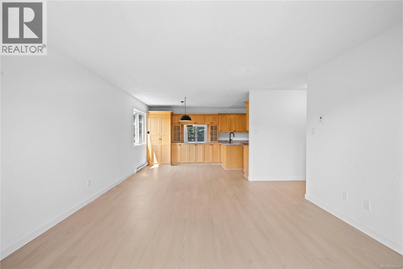 #209 3235 Quadra St - 8