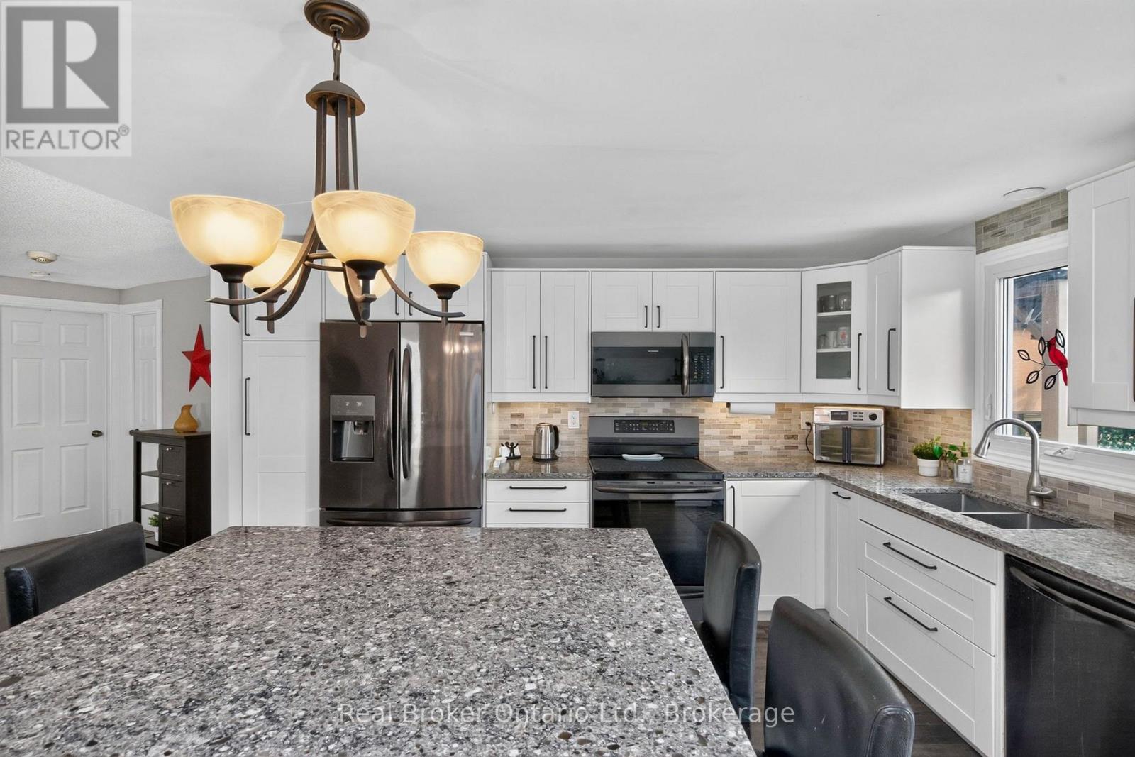 723 ALGONQUIN DRIVE - 10