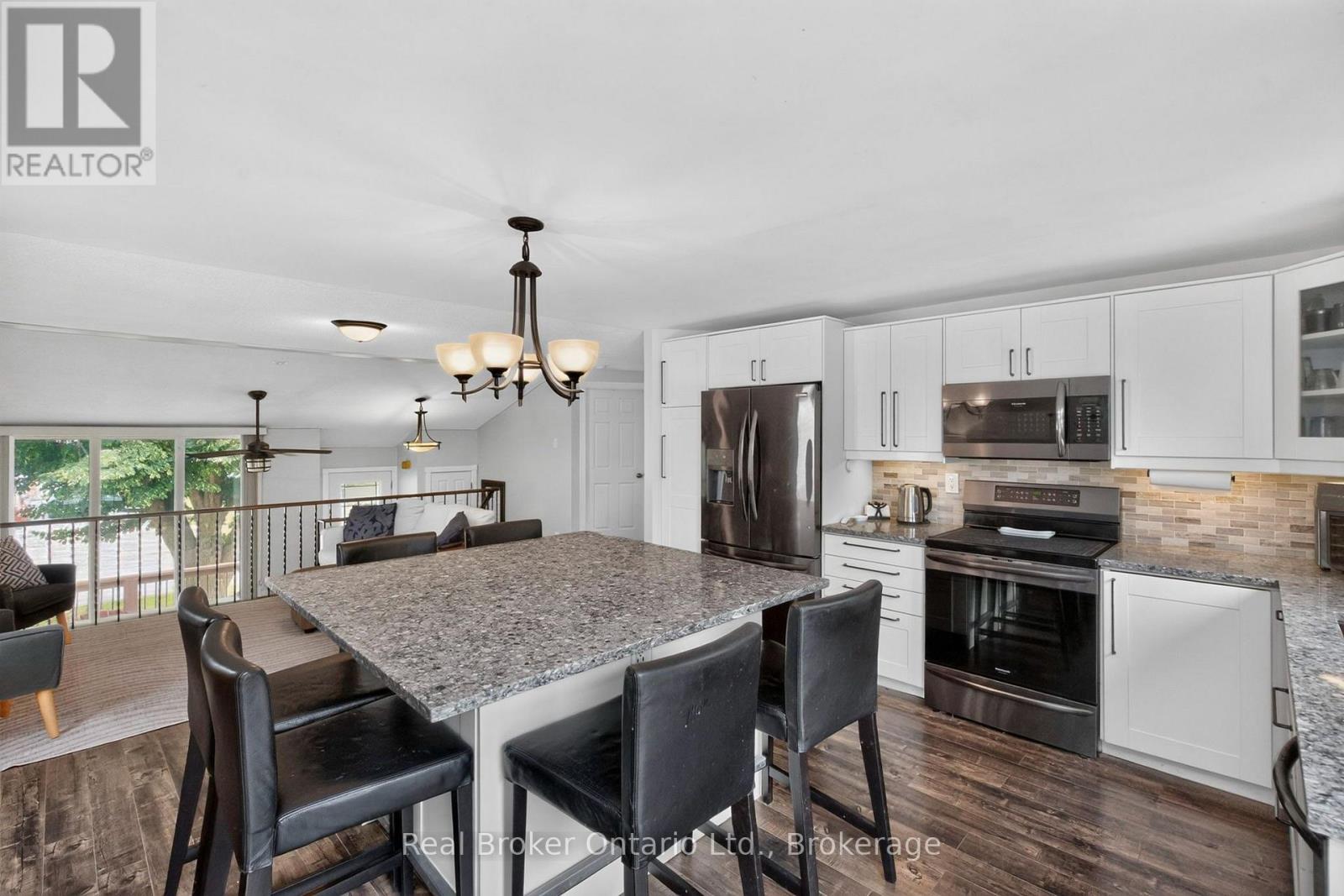 723 ALGONQUIN DRIVE - 11