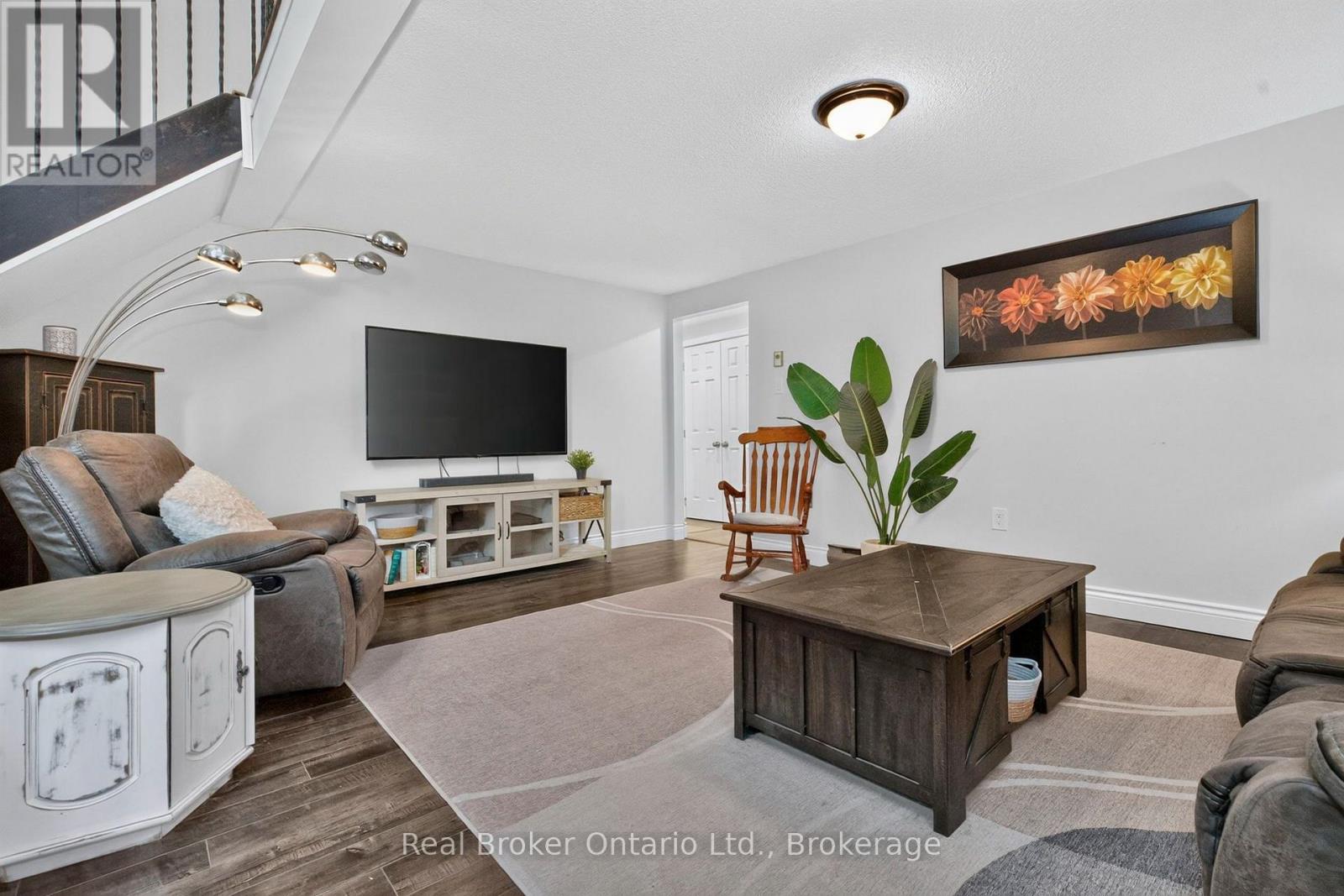 723 ALGONQUIN DRIVE - 22