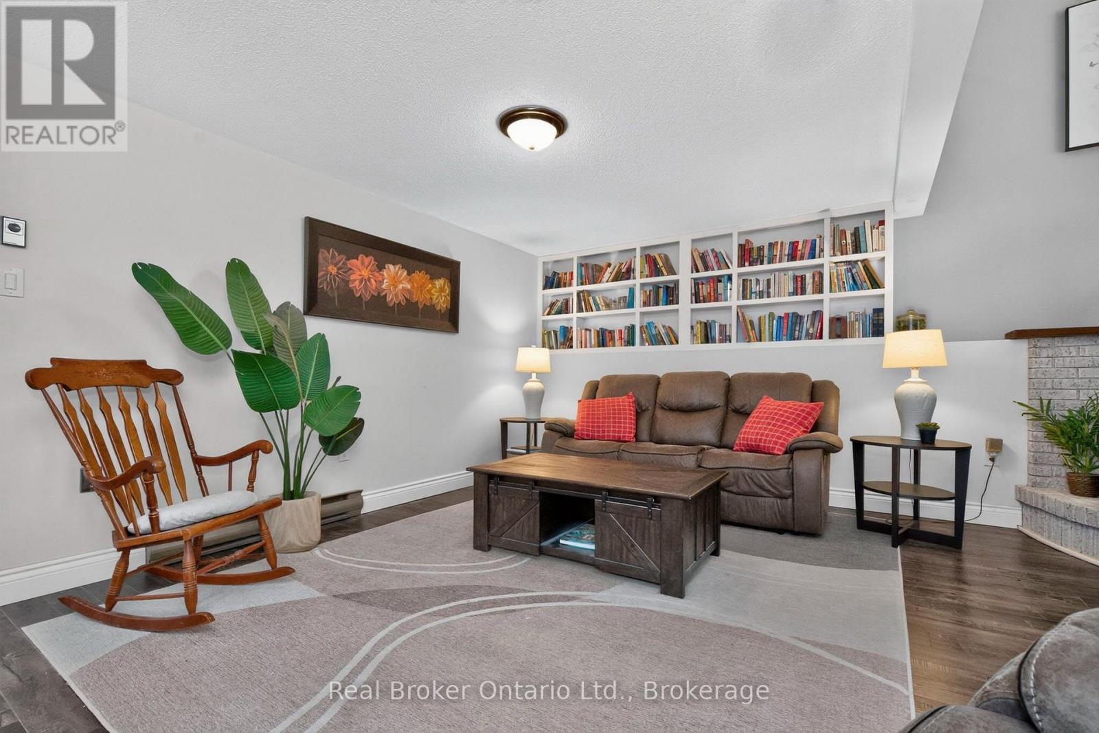 723 ALGONQUIN DRIVE - 25