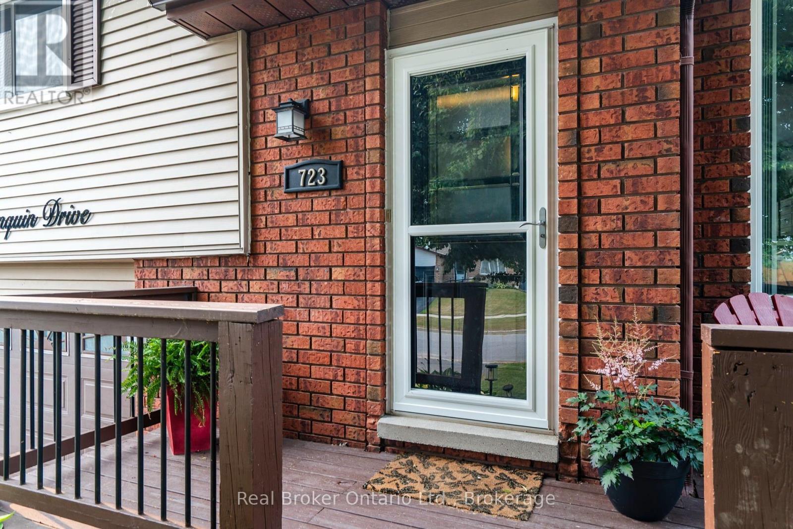 723 ALGONQUIN DRIVE - 4