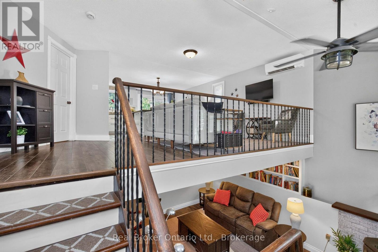 723 ALGONQUIN DRIVE - 6