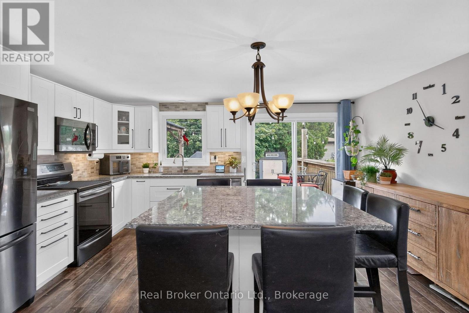 723 ALGONQUIN DRIVE - 8
