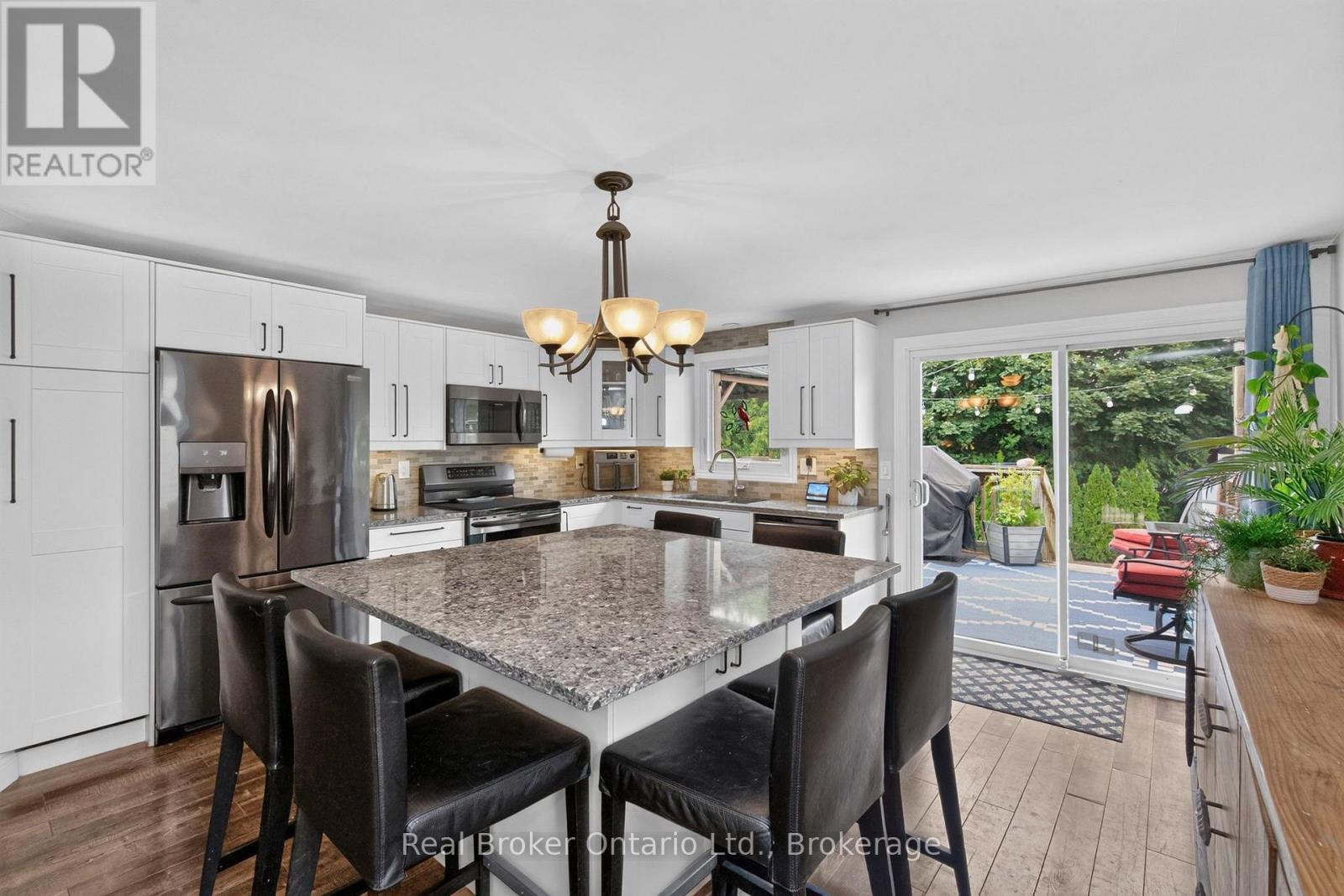 723 ALGONQUIN DRIVE - 9