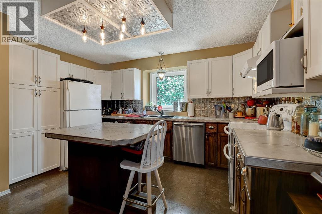 8002 103 Street - 11