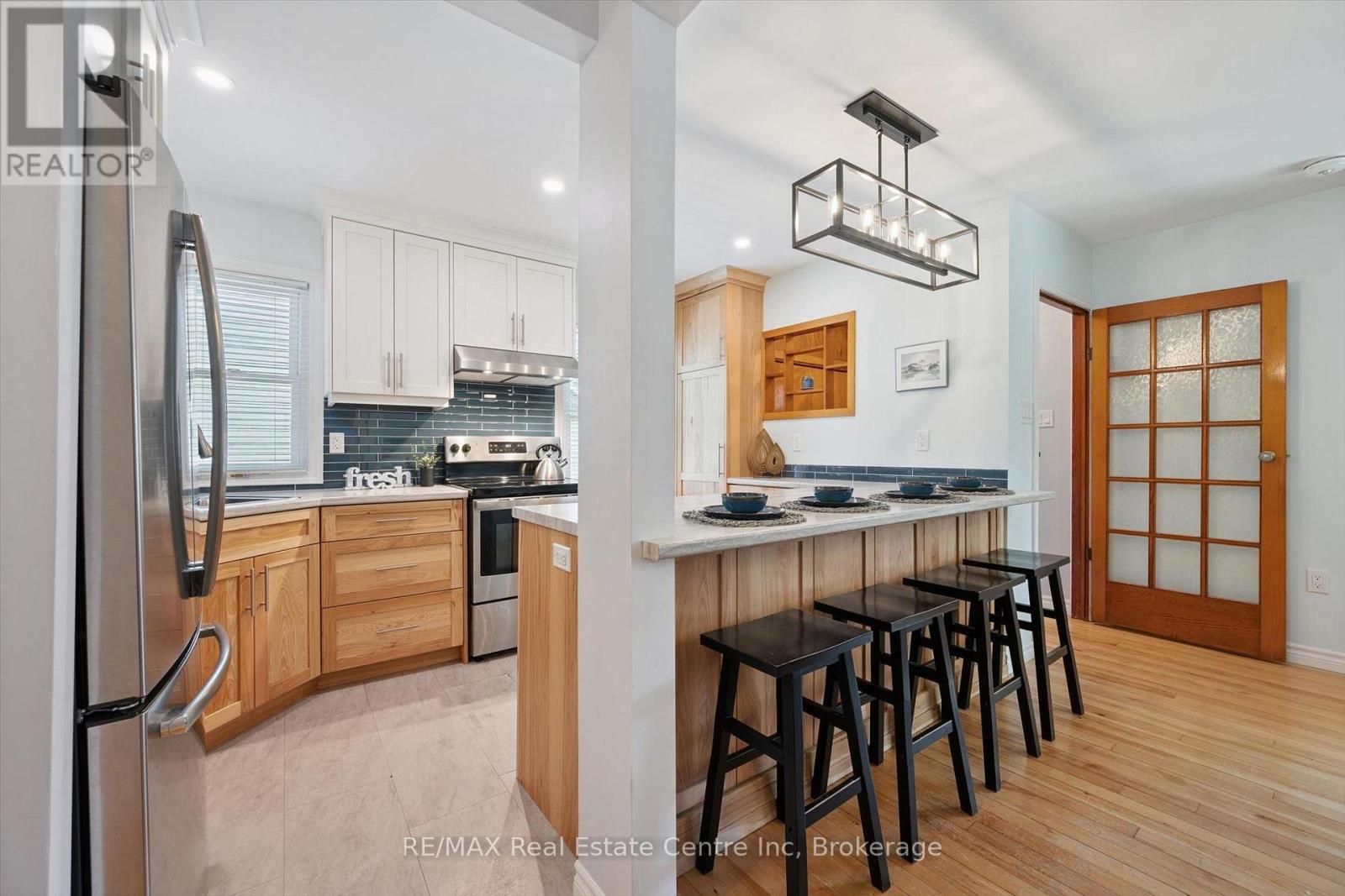 80 MEMORIAL CRESCENT - 1