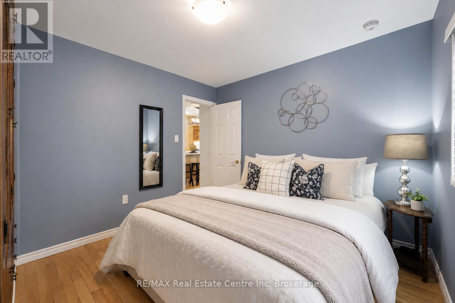 80 MEMORIAL CRESCENT - 10