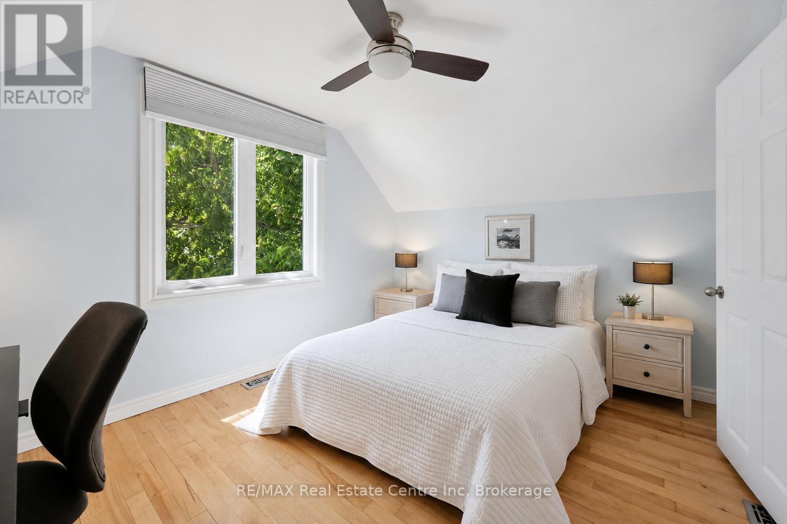 80 MEMORIAL CRESCENT - 13