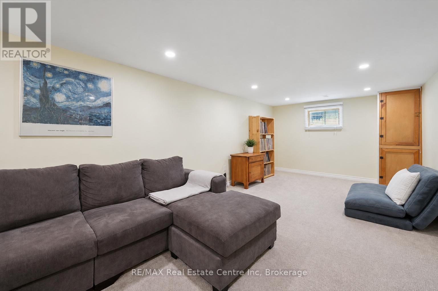 80 MEMORIAL CRESCENT - 17