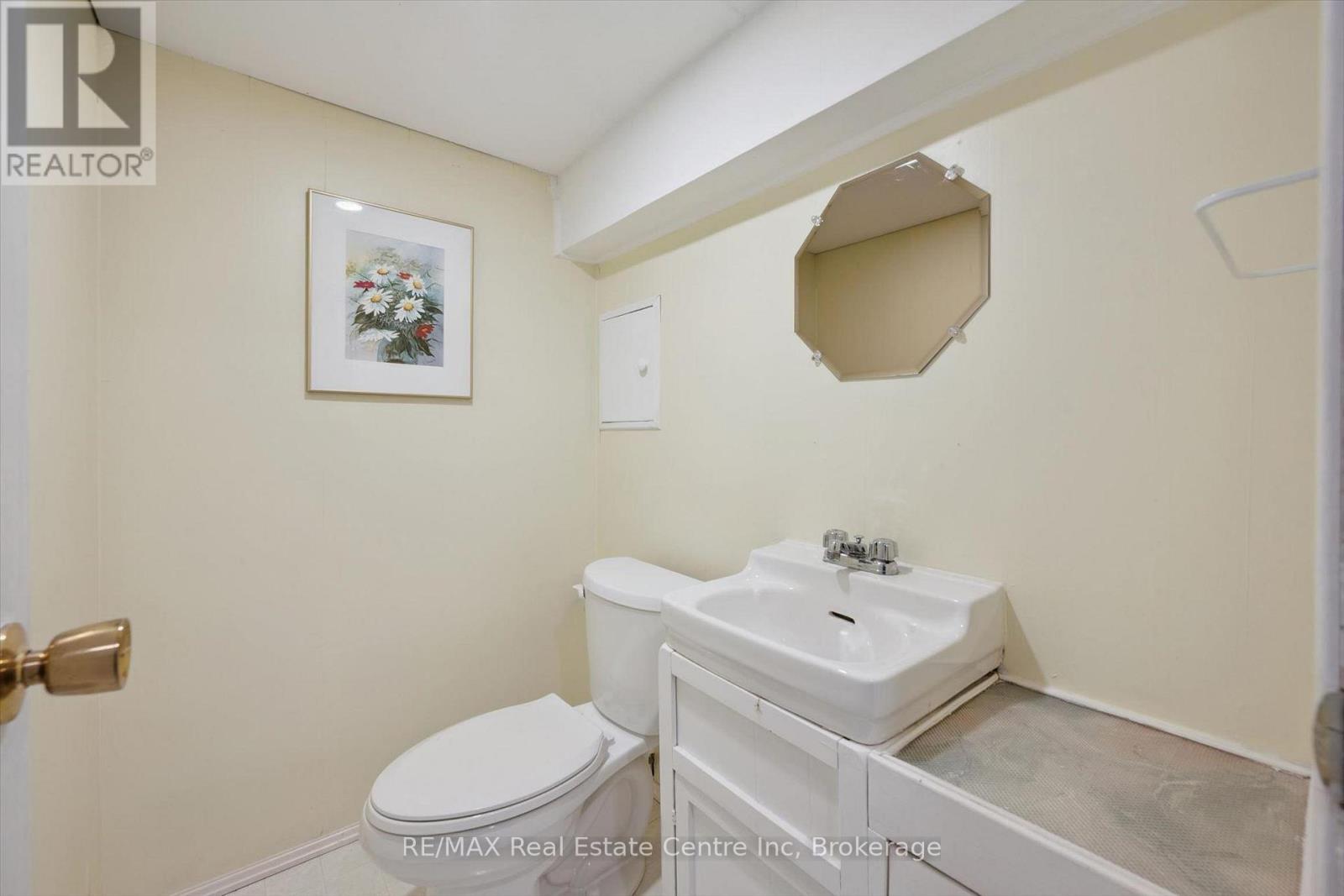 80 MEMORIAL CRESCENT - 18