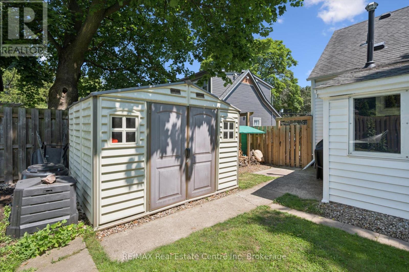 80 MEMORIAL CRESCENT - 22