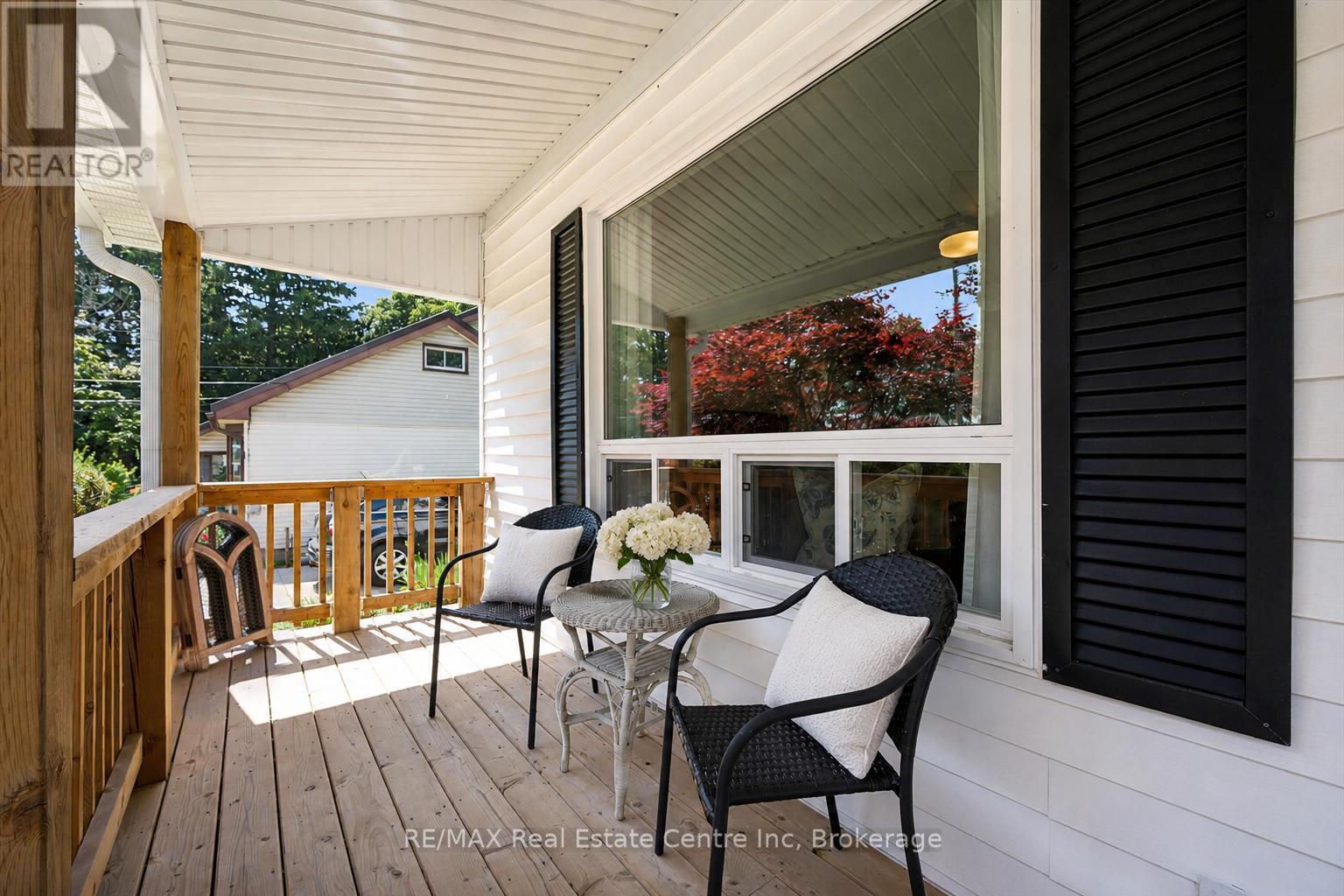 80 MEMORIAL CRESCENT - 3