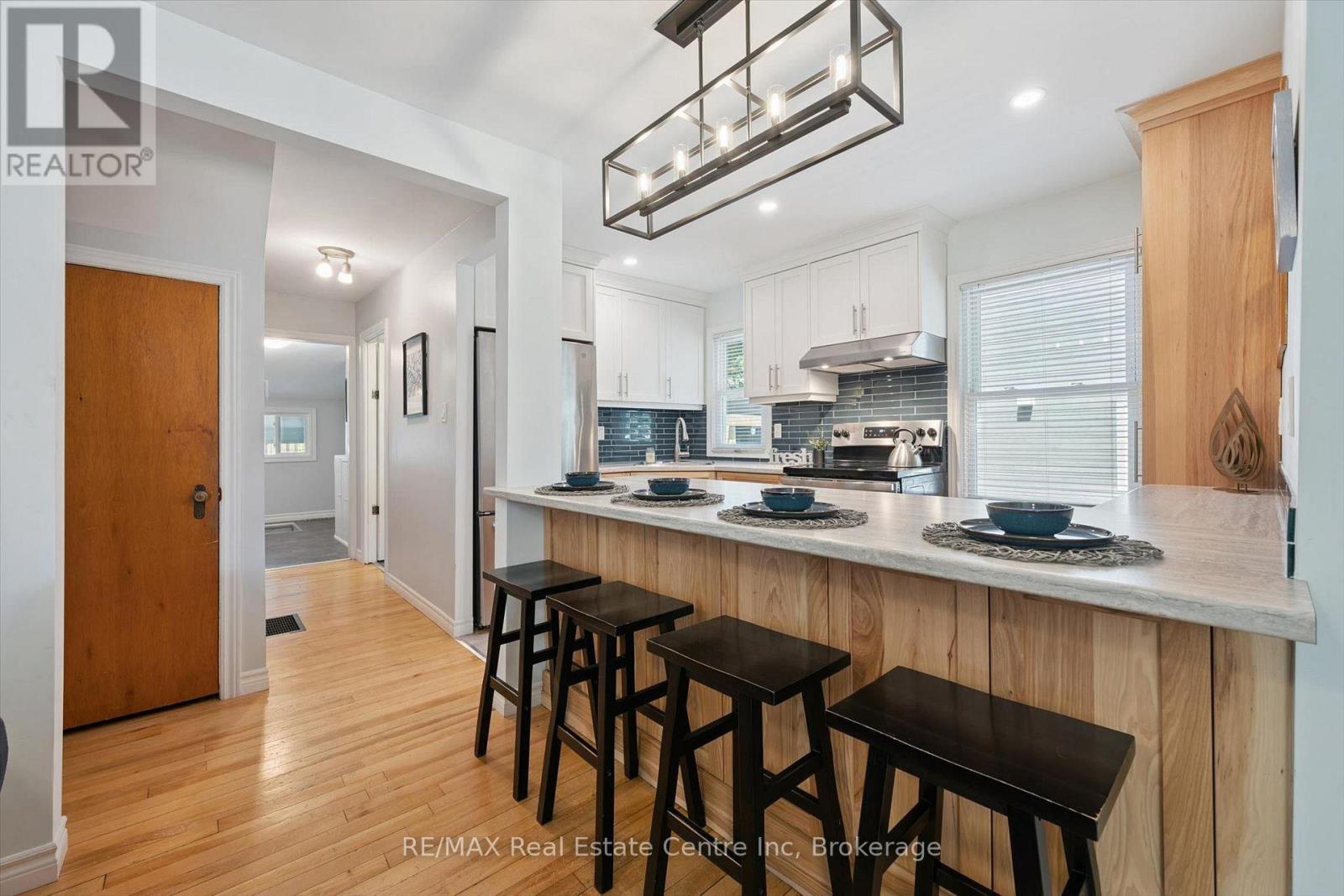 80 MEMORIAL CRESCENT - 4