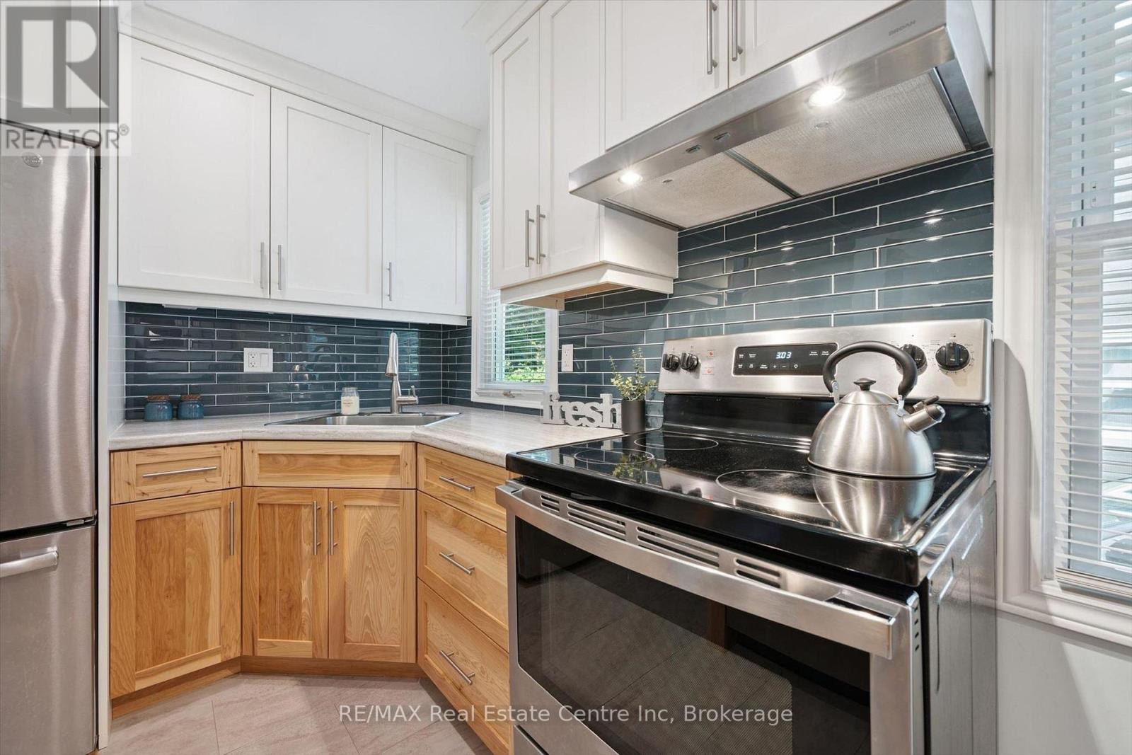 80 MEMORIAL CRESCENT - 6