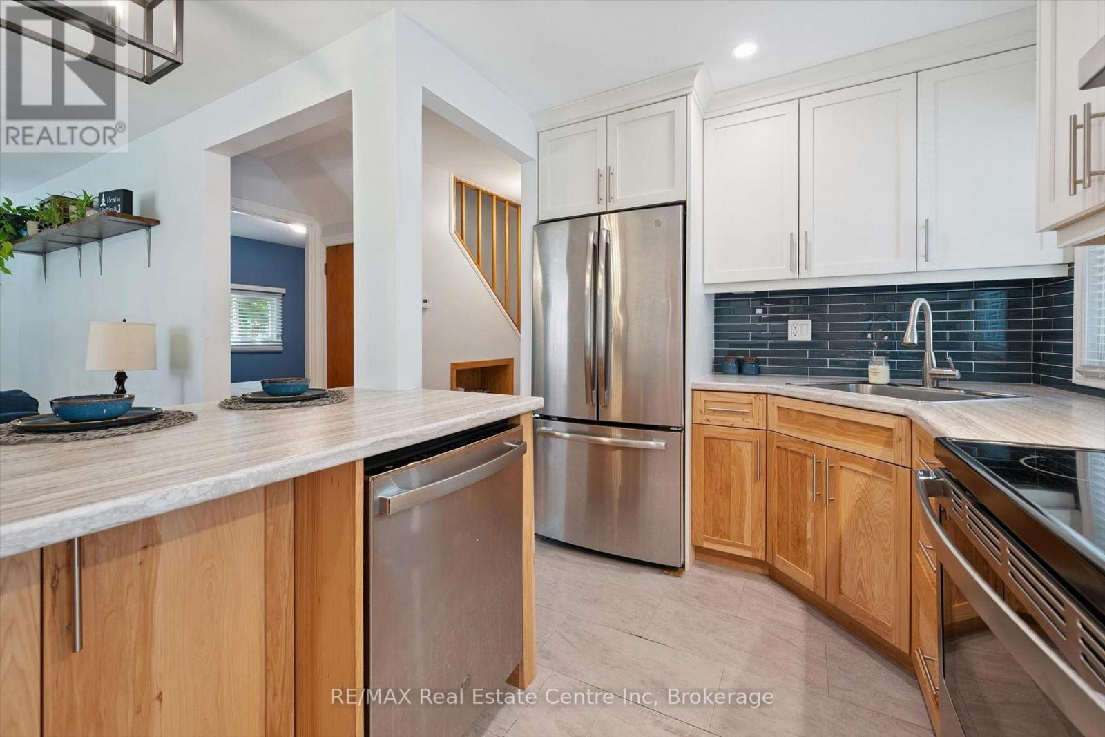 80 MEMORIAL CRESCENT - 7